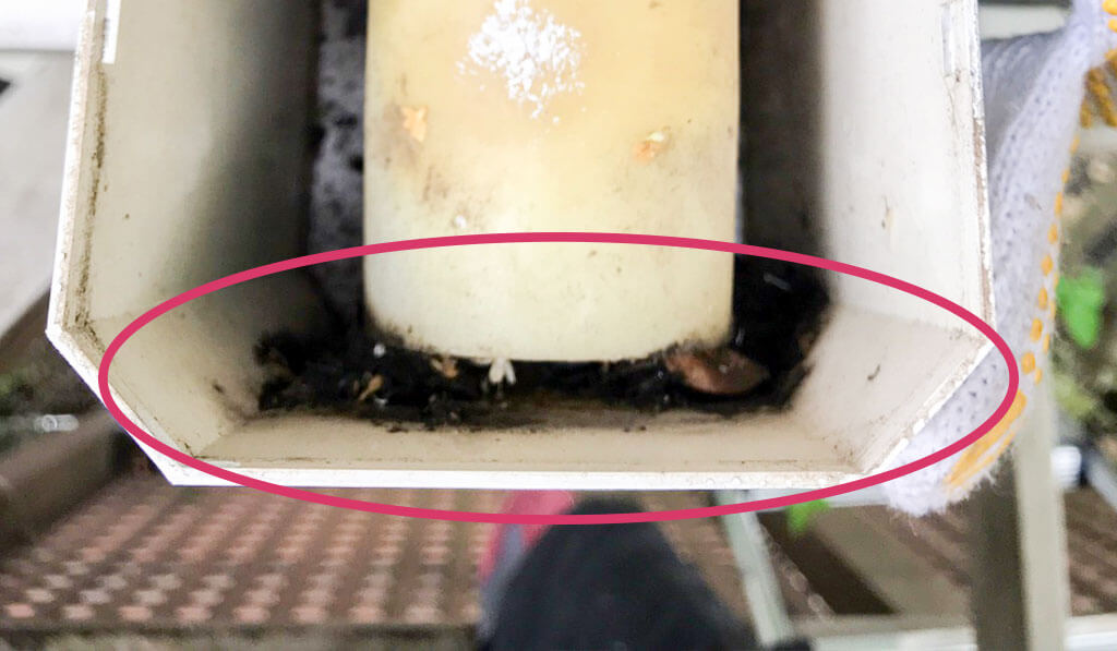 ベランダ横の縦どい部分交換（ビフォー）