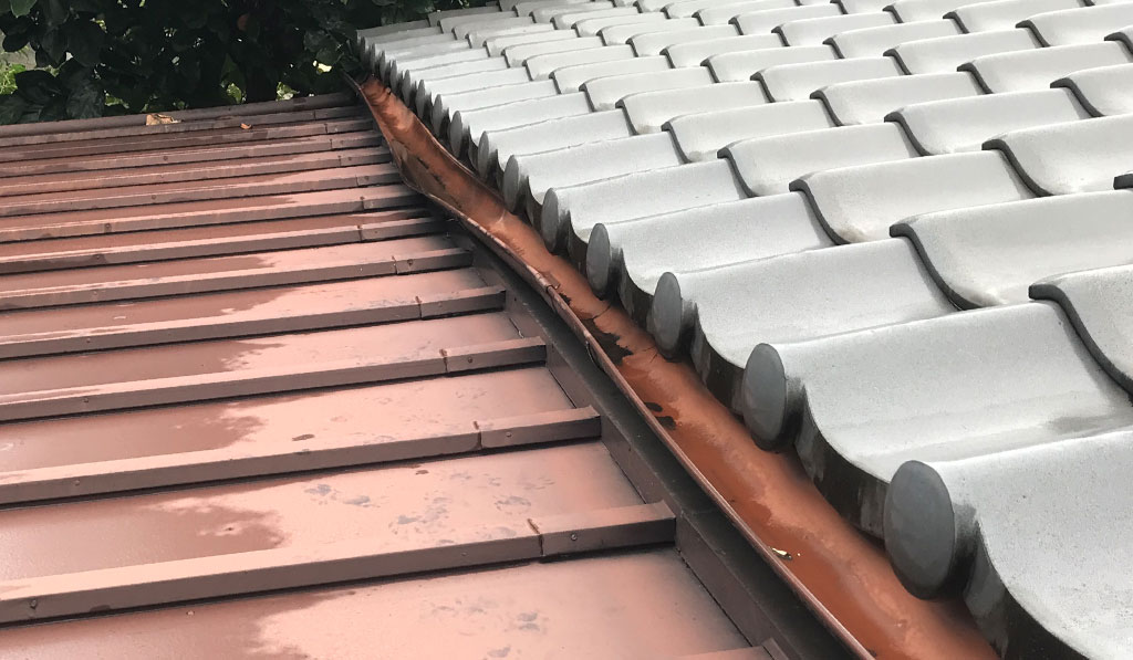 雨どい部分交換工事ビフォー