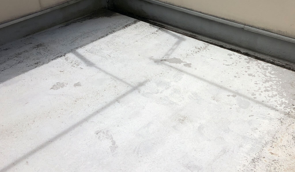 ベランダ防水工事ビフォー