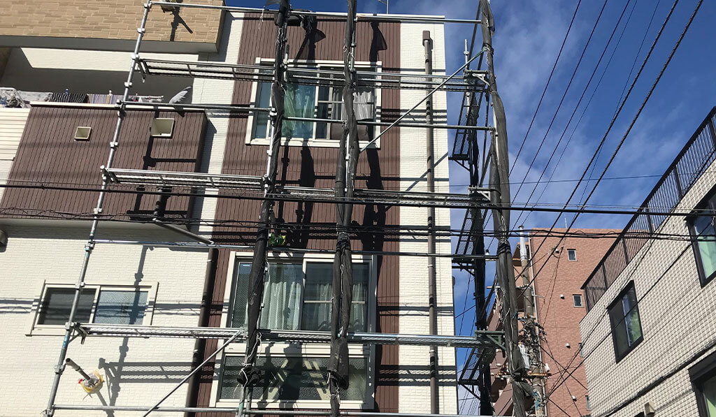 足場を設営