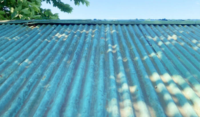 トタン屋根