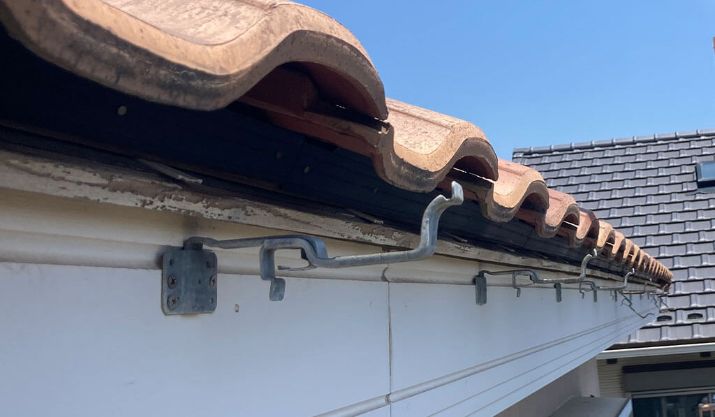 既存金具を取り外す