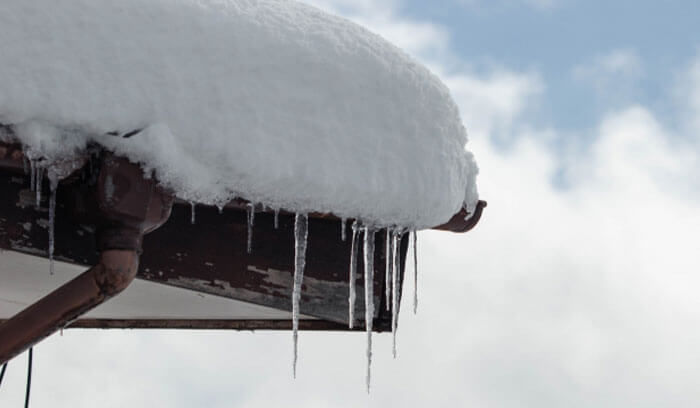 雪や凍結による圧力
