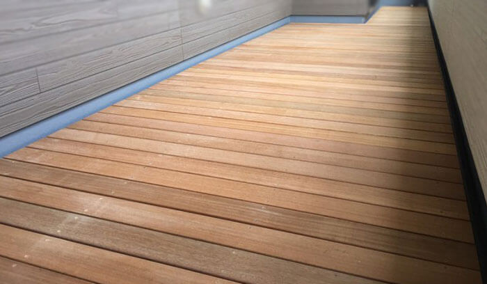 すのこやプランターが邪魔になっていないか確かめる