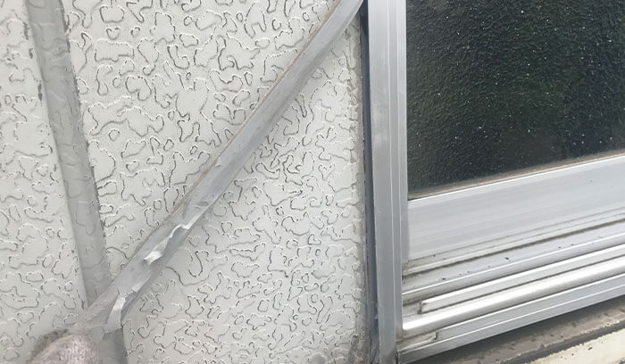 サッシやシーリング劣化が原因で起こる天井の濡れ?