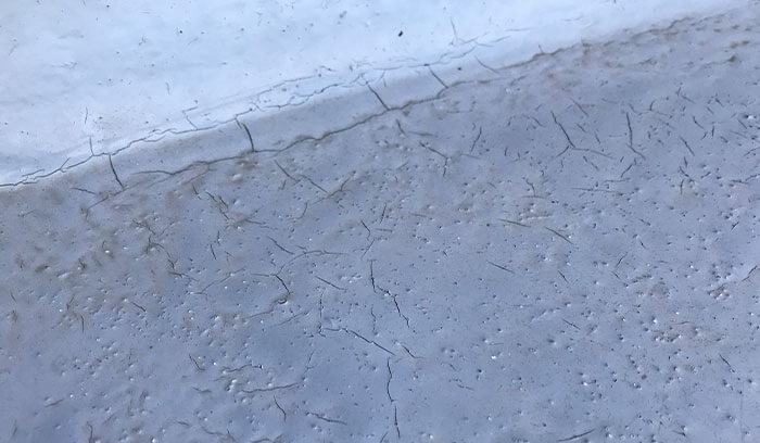 2｜細かいひび割れ（ヘアークラック）