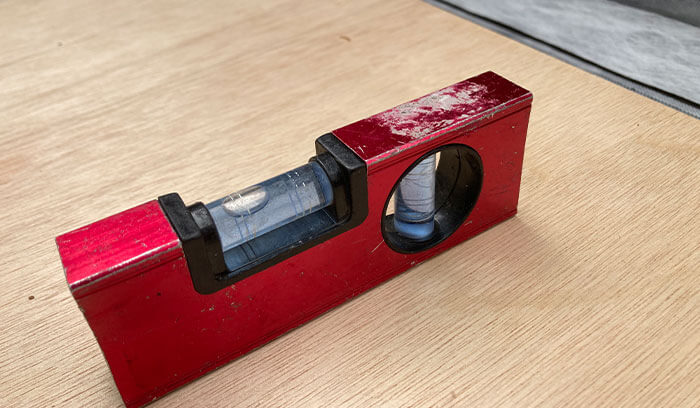 水平器を使用する