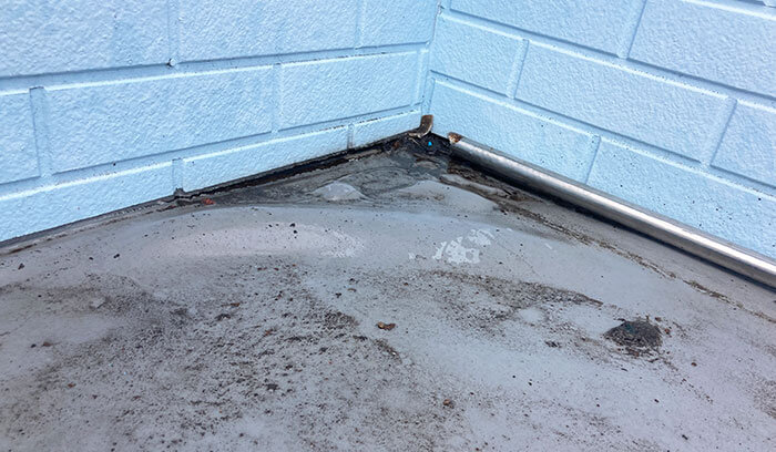 リスク3|床の剥がれや浮き