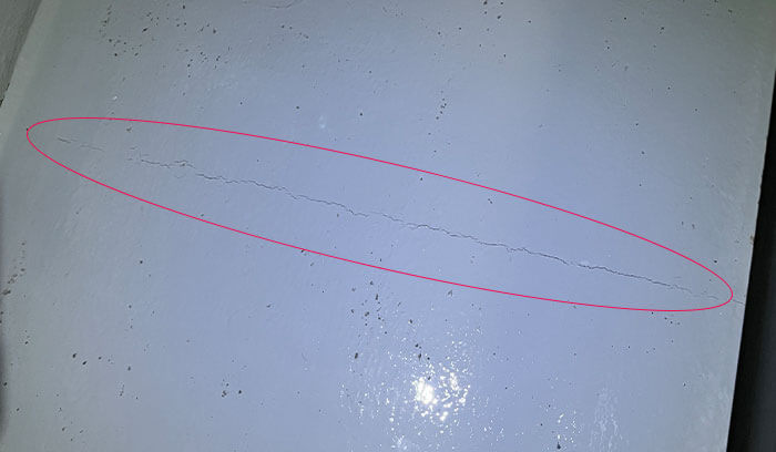 【軽度】表面の細かいひび割れ