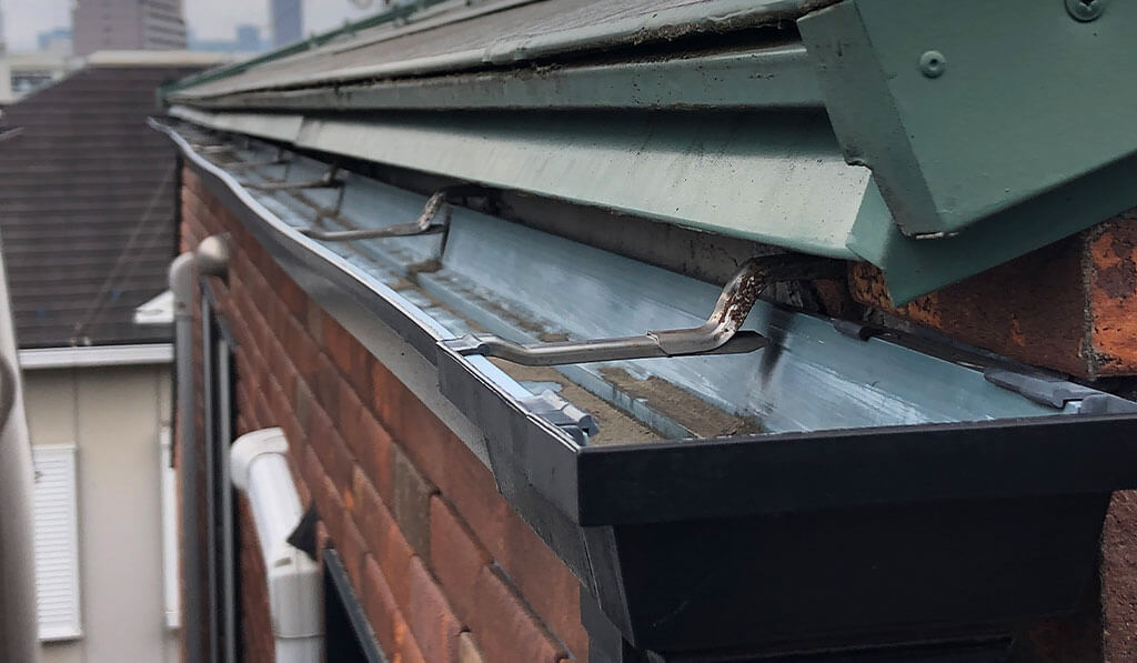 工事前の雨どい