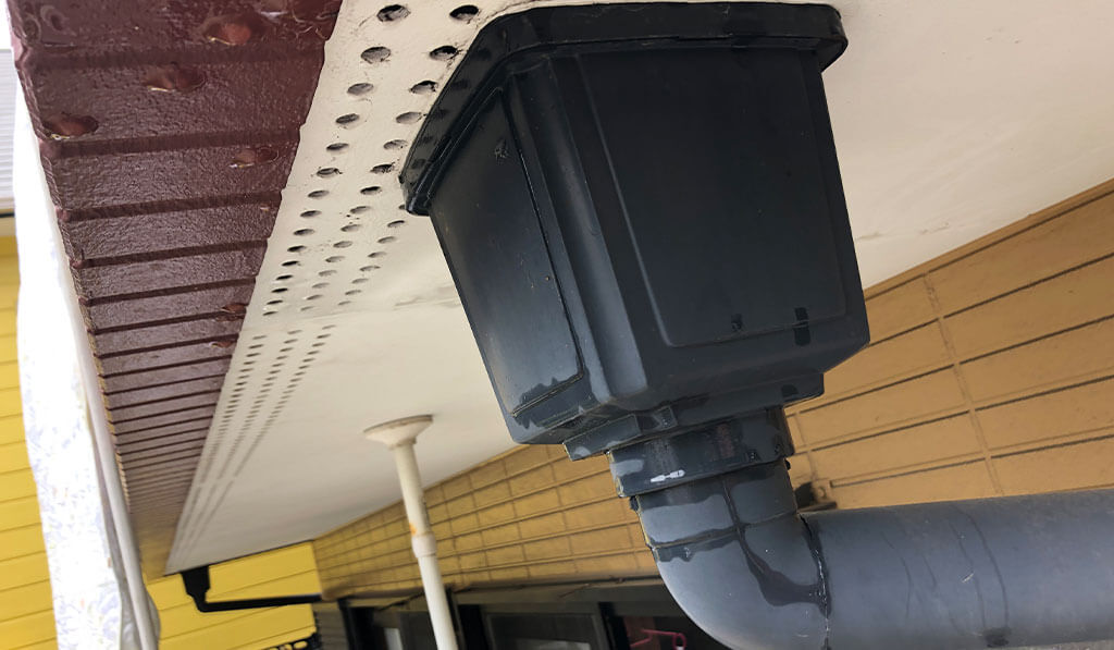 雨どい部分交換工事ビフォー①
