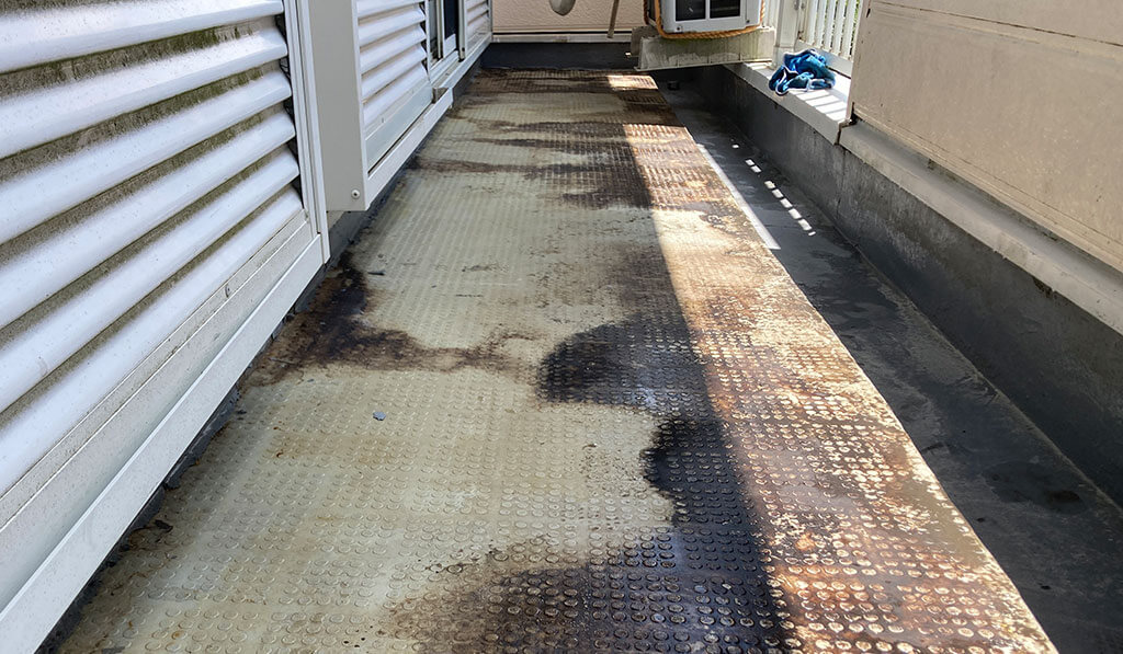 既存防水層を撤去