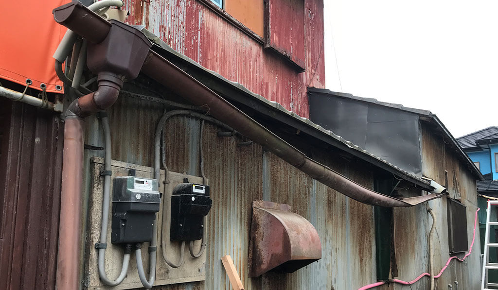 工事前の雨どい