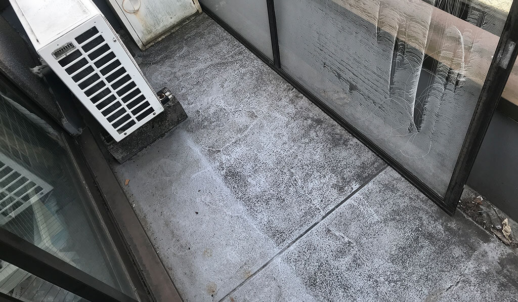 ベランダ防水工事ビフォー①