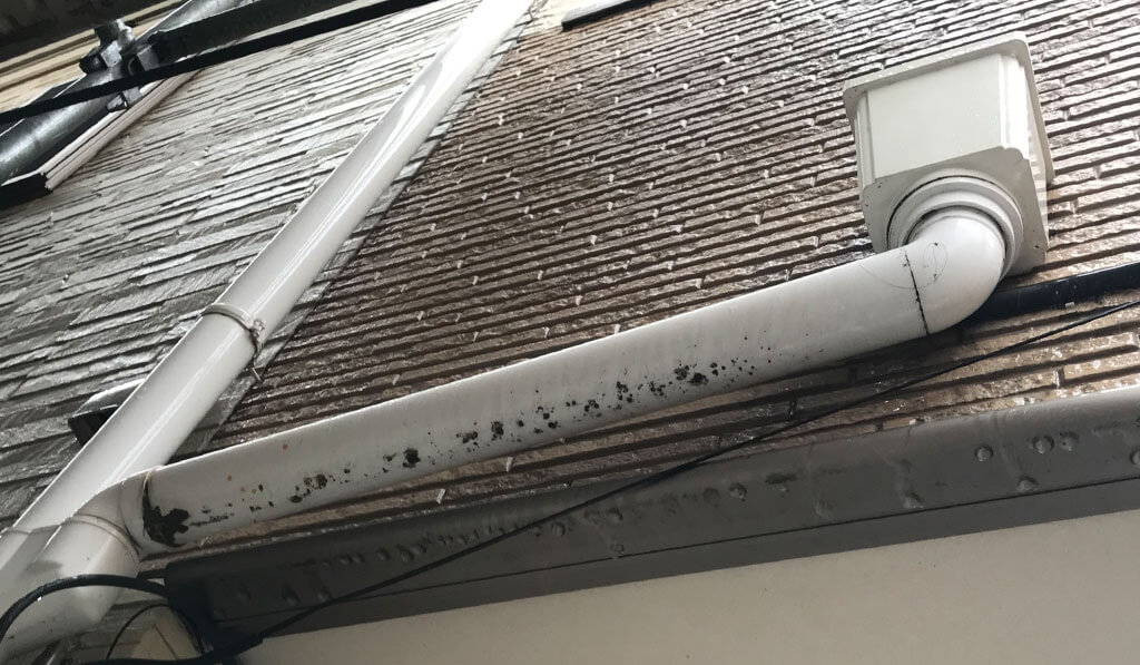 雨どい部分交換工事ビフォー
