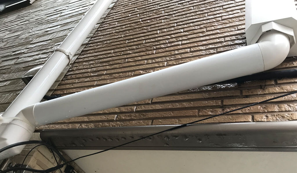角マスから寄せマスまで雨どいの部分交換をした