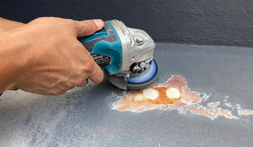 膨れ部分の補修