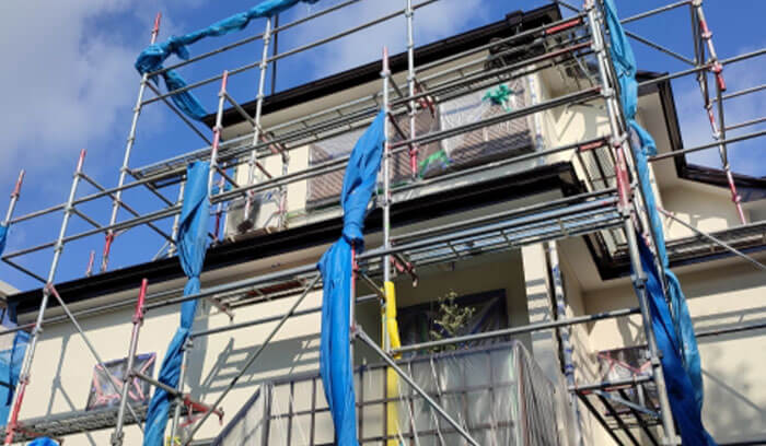 工事のために建てられた足場