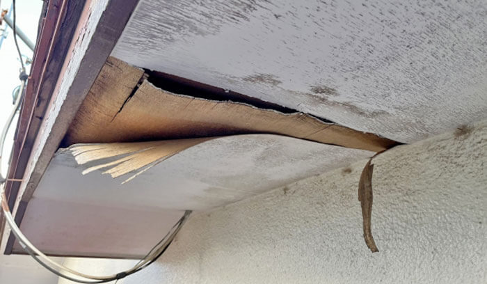 ベランダ下の軒天