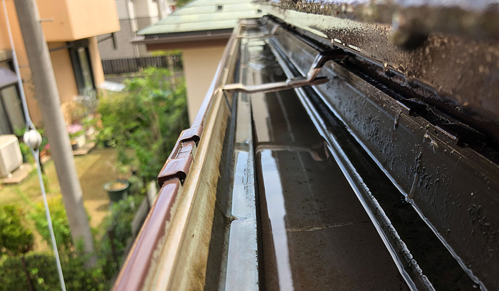 雨どいの詰まりが解消された様子